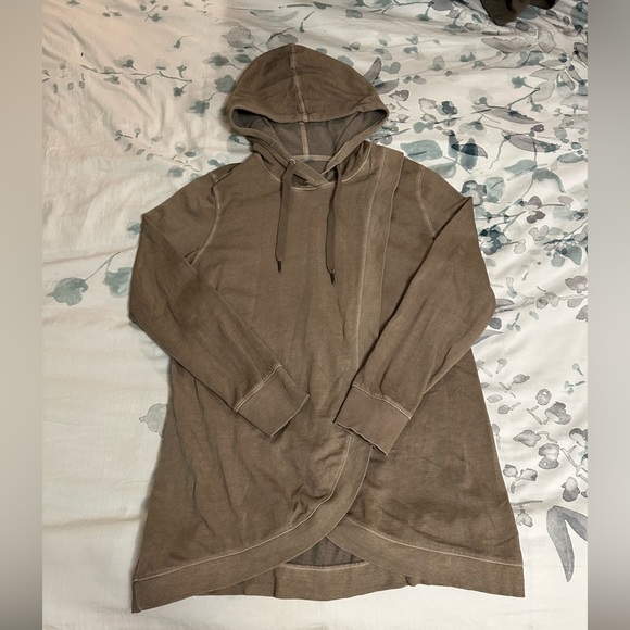 Old Navy breast-feeding hoodie, size medium. Very lightly worn. - Picture 1 of 3